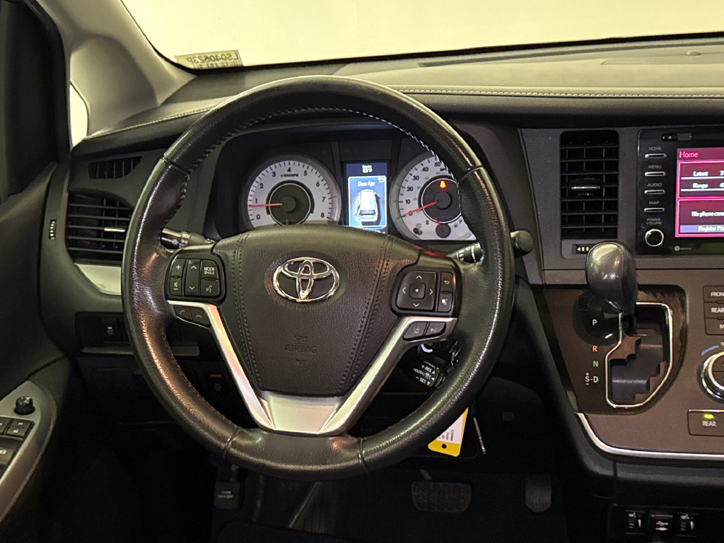 Used 2020 Toyota Sienna SE FWD image 14