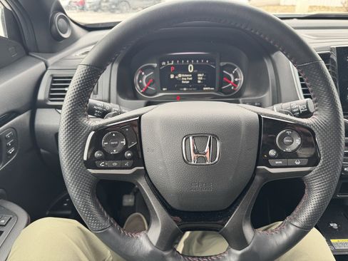 Used 2025 Honda Passport Black Edition image 21