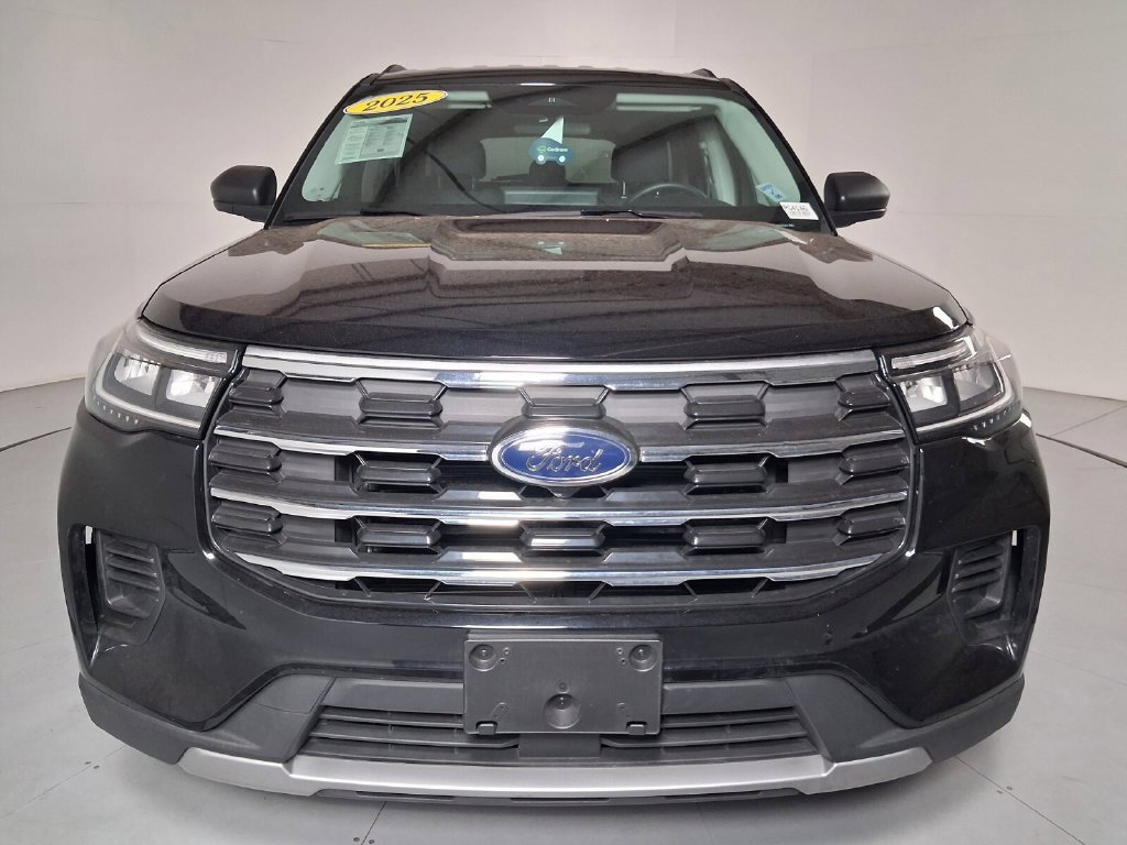 Used 2025 Ford Explorer Active AWD/4WD image 8