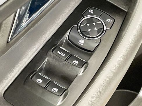 Used 2015 Ford Taurus SEL image 18