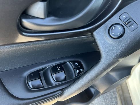 Used 2019 Nissan Rogue S image 17