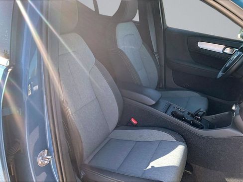 Used 2025 Volvo XC40 B5 Core AWD/4WD image 7