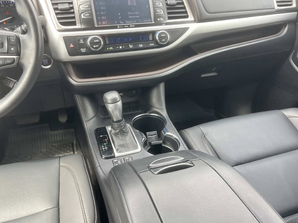 Used 2019 Toyota Highlander XLE FWD image 21