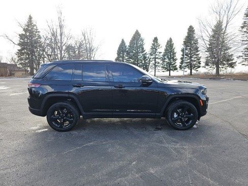 Used 2023 Jeep Grand Cherokee Limited w/ Black Appearance Package image 7