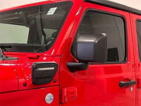 Used 2022 Jeep Wrangler Unlimited Sahara w/ Cold Weather Group image 12