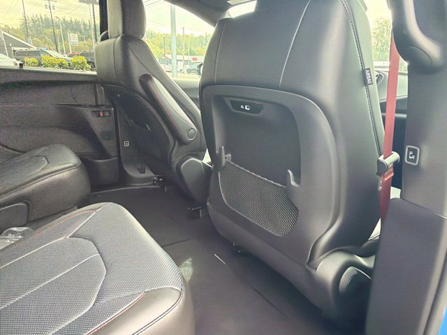 New 2027 Chrysler Pacifica Select AWD/4WD image 12