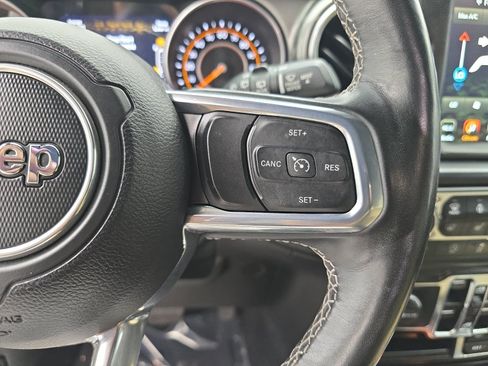 Used 2022 Jeep Wrangler Unlimited Sahara w/ Cold Weather Group AWD/4WD image 15