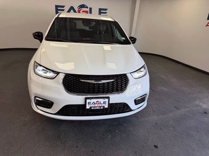 New 2026 Chrysler Pacifica Select