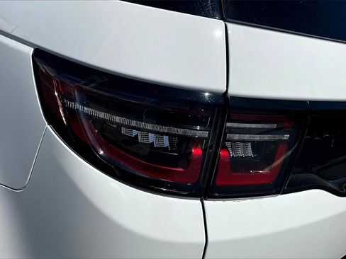 Used 2023 Land Rover Discovery Sport SE R-Dynamic image 28