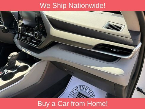 Used 2021 Toyota Highlander XLE AWD/4WD image 34
