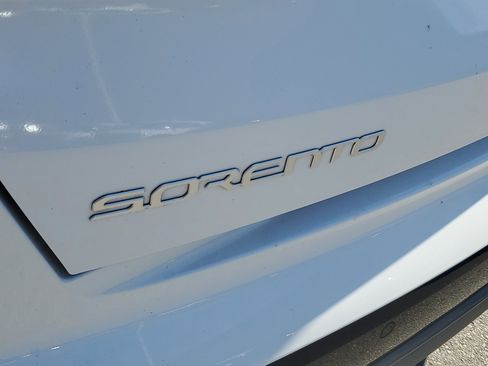 Used 2023 Kia Sorento S w/ Panoramic Sunroof Package image 29