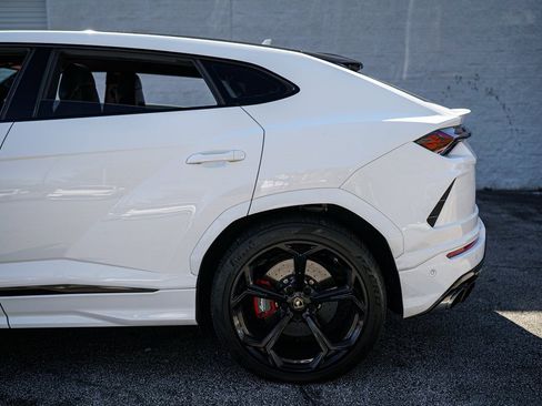 Used 2021 Lamborghini Urus image 11