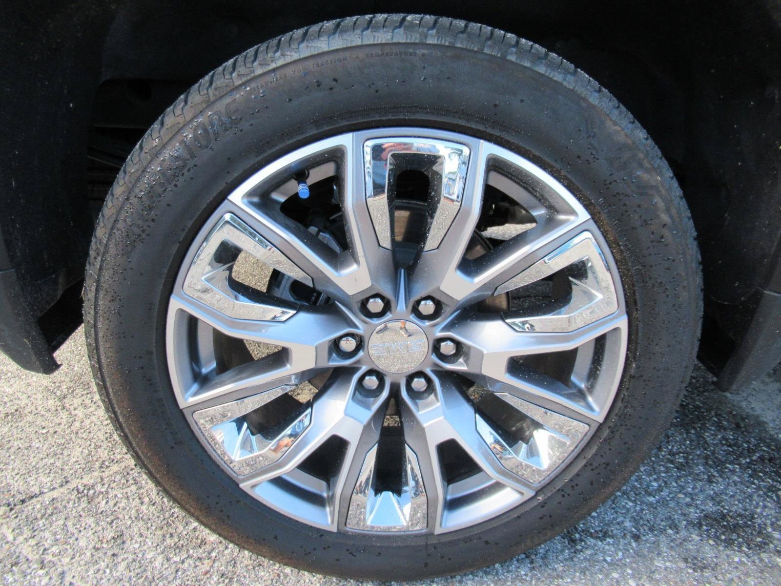Used 2025 GMC Sierra 1500 Denali w/ Denali Reserve Package AWD/4WD image 8