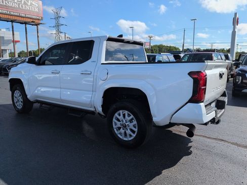 Used 2026 Toyota Tacoma SR5 AWD/4WD image 3