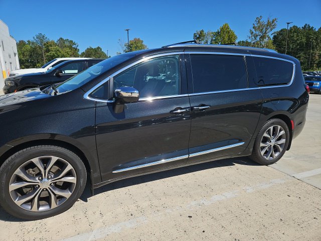 Used 2017 Chrysler Pacifica Limited FWD image 4