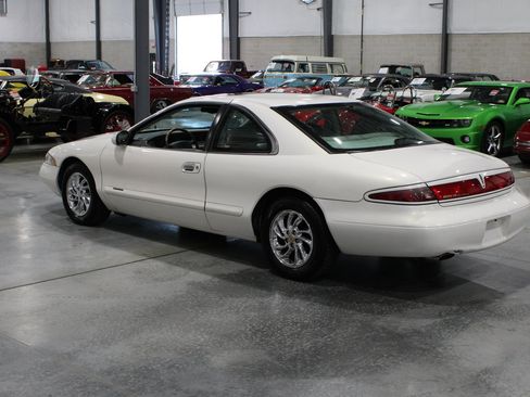 Used 1998 Lincoln Mark VIII LSC RWD image 3