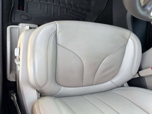 Used 2022 Lincoln Nautilus Reserve image 13