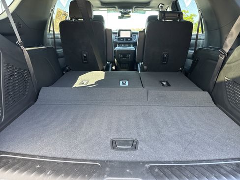 Used 2023 Chevrolet Tahoe LT w/ LT Signature Package image 36