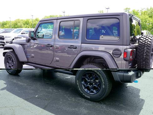 Used 2023 Jeep Wrangler Unlimited w/ Cold Weather Group AWD/4WD image 7