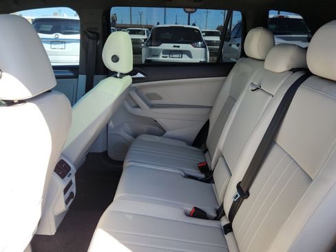 Used 2023 Volkswagen Tiguan SE R-Line image 9