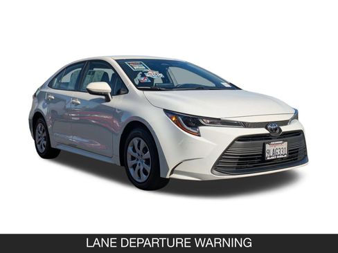 Used 2024 Toyota Corolla LE image 2