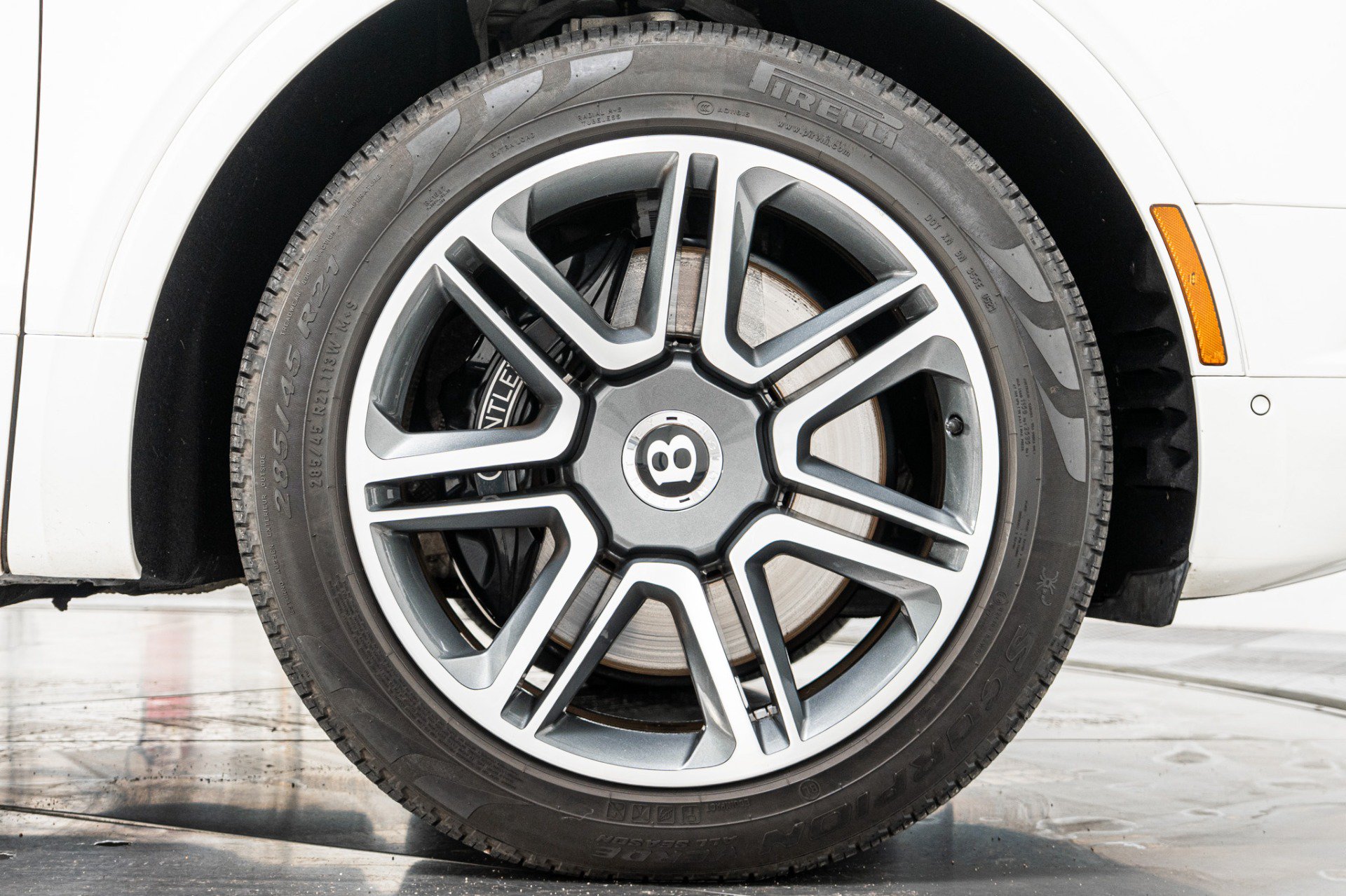 Used 2018 Bentley Bentayga Activity AWD/4WD image 10