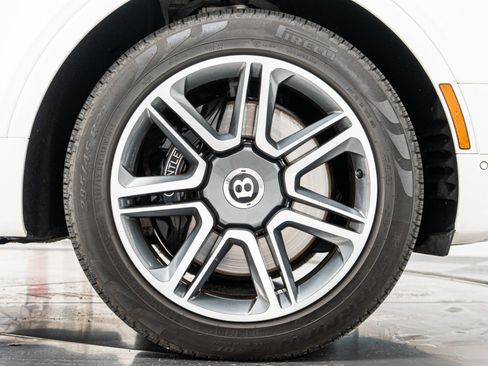 Used 2018 Bentley Bentayga Activity AWD/4WD image 10