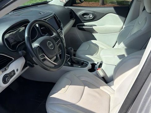 Used 2019 Jeep Cherokee Limited w/ Luxury Group image 15