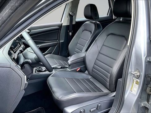 Used 2022 Volkswagen Jetta SE FWD image 21