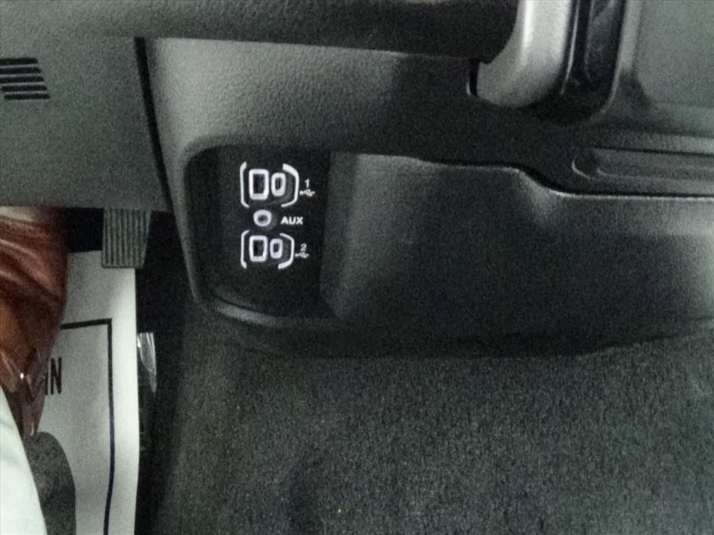 Used 2025 RAM 1500 Laramie AWD/4WD image 32