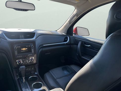 Used 2017 Chevrolet Traverse LT image 24