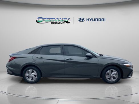 New 2026 Hyundai Elantra SE image 10
