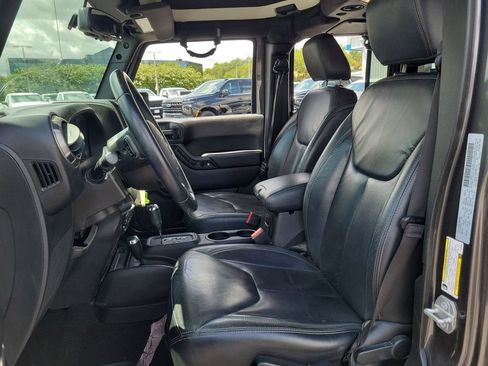 Used 2018 Jeep Wrangler Unlimited Sahara AWD/4WD image 16