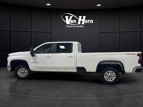 Used 2025 Chevrolet Silverado 2500 LT w/ Convenience Package AWD/4WD image 4