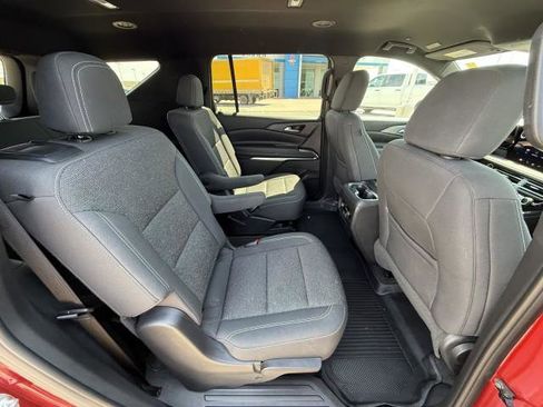 Used 2025 Chevrolet Traverse LT w/ Driver Confidence Package image 30