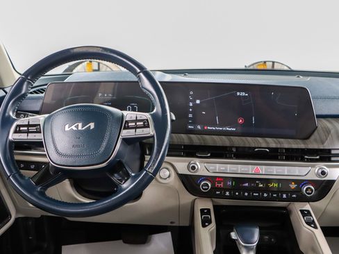 Used 2024 Kia Telluride EX w/ EX Captain's Chair Package image 17