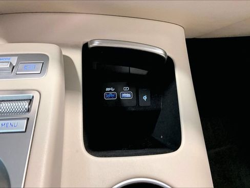 Used 2022 Genesis GV70 2.5T AWD/4WD image 17