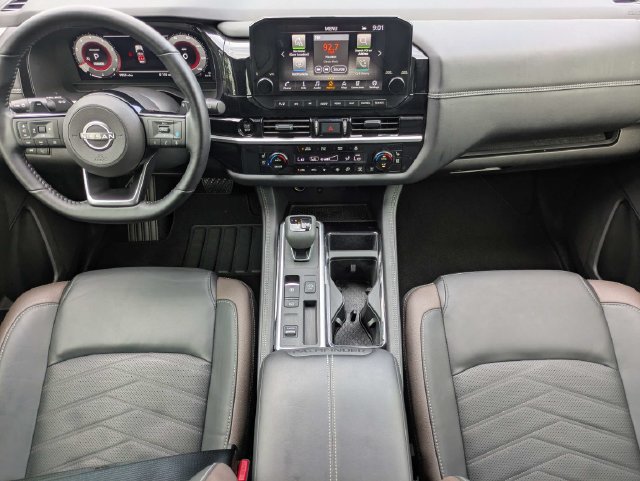 Used 2025 Nissan Pathfinder Platinum w/ Black Appearance Package FWD image 20
