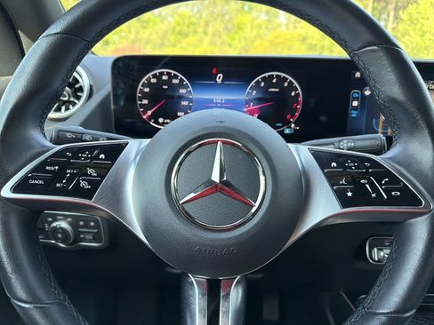 Used 2025 Mercedes-Benz GLA 250 image 13