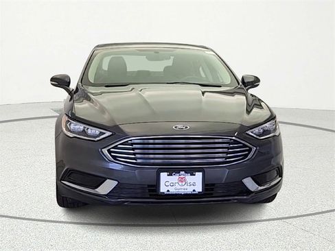 Used 2018 Ford Fusion SE w/ Fusion SE Technology Package image 2