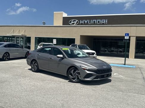 Certified 2024 Hyundai Elantra Limited FWD image 1