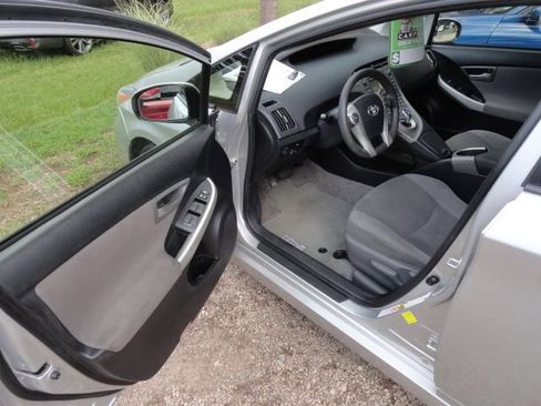 Used 2014 Toyota Prius Plug-In Hybrid image 12