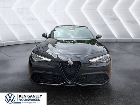 Used 2022 Alfa Romeo Giulia Veloce AWD/4WD image 2