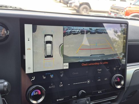 Used 2024 Lexus GX 550 w/ Accessory Package (31) AWD/4WD image 32