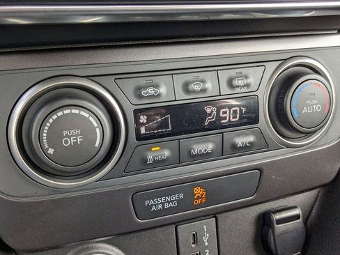 Used 2024 Nissan Leaf S image 21