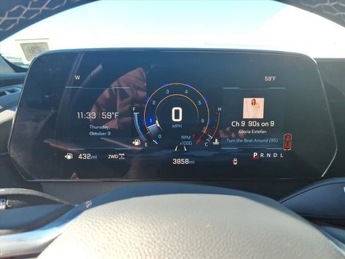 Used 2025 Chevrolet Traverse LT image 13