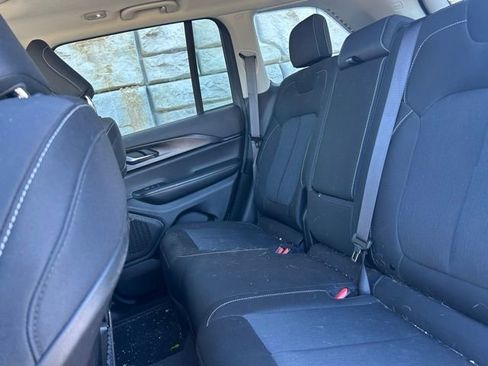 Certified 2023 Jeep Grand Cherokee Laredo w/ Luxury Tech Group I image 9