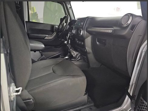 Used 2018 Jeep Wrangler Sport AWD/4WD image 11