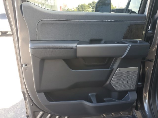 Used 2025 Ford F250 Lariat w/ Black Appearance Package AWD/4WD image 7