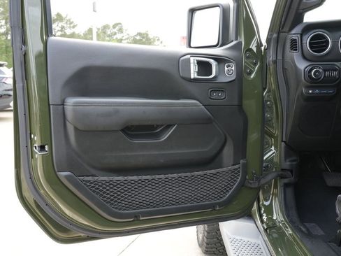 Used 2021 Jeep Wrangler Unlimited Sahara w/ Cold Weather Group image 17